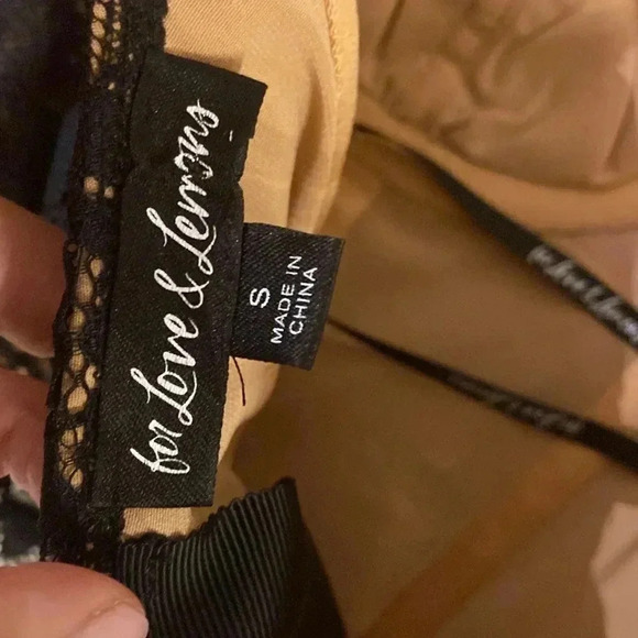 For love and 🍋 lemons lace top size S - Picture 5 of 5